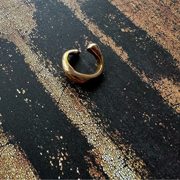 FARIS SSENSE Exclusive Rose Gold Vero Ear Cuff - Picture 4 of 5